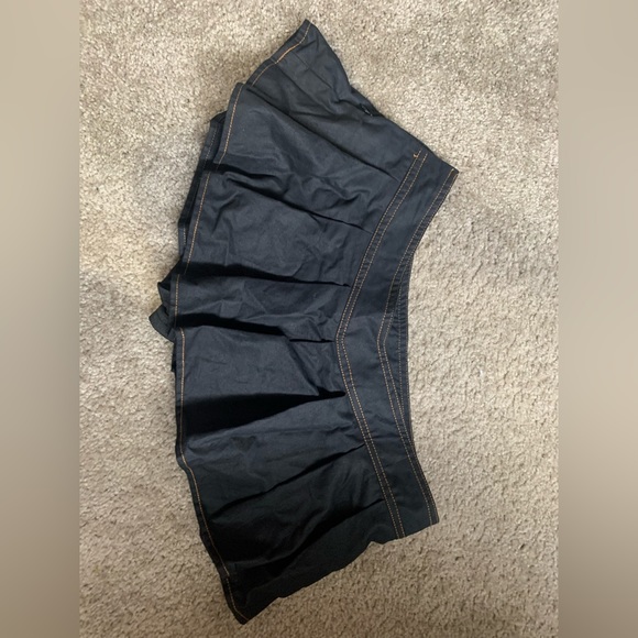 Y2K low rise pleated skirt - Picture 3 of 3